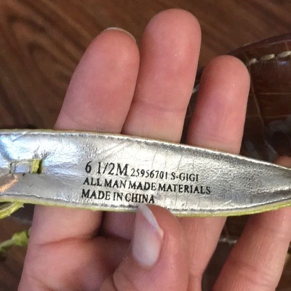 SAM EDELMAN Lime Green T-Strap Gigi Sandals - Picture 6 of 8